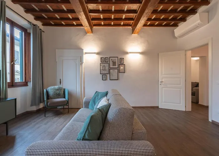 Elegant Green Apartment In San Gallo Firenze